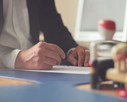 advocat-signing-justice-signature